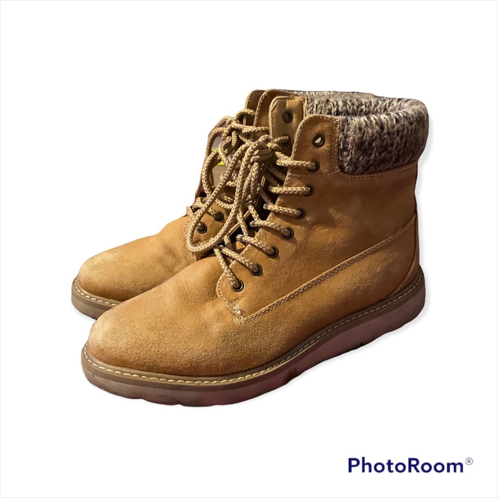 Young Teen Girls. Super Cute Boots.